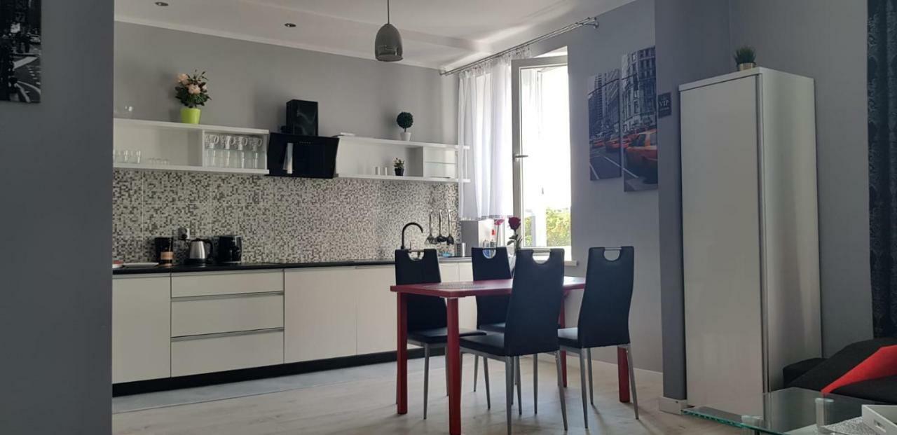 Apartamenty Sofija Deluxe Centrum Zielona Góra Exteriör bild